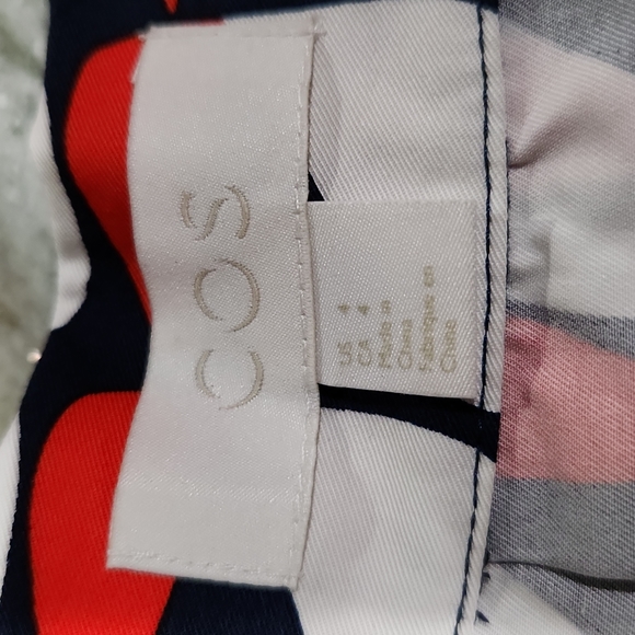 Beautiful red, white, and navy skirt - Picture 4 of 6